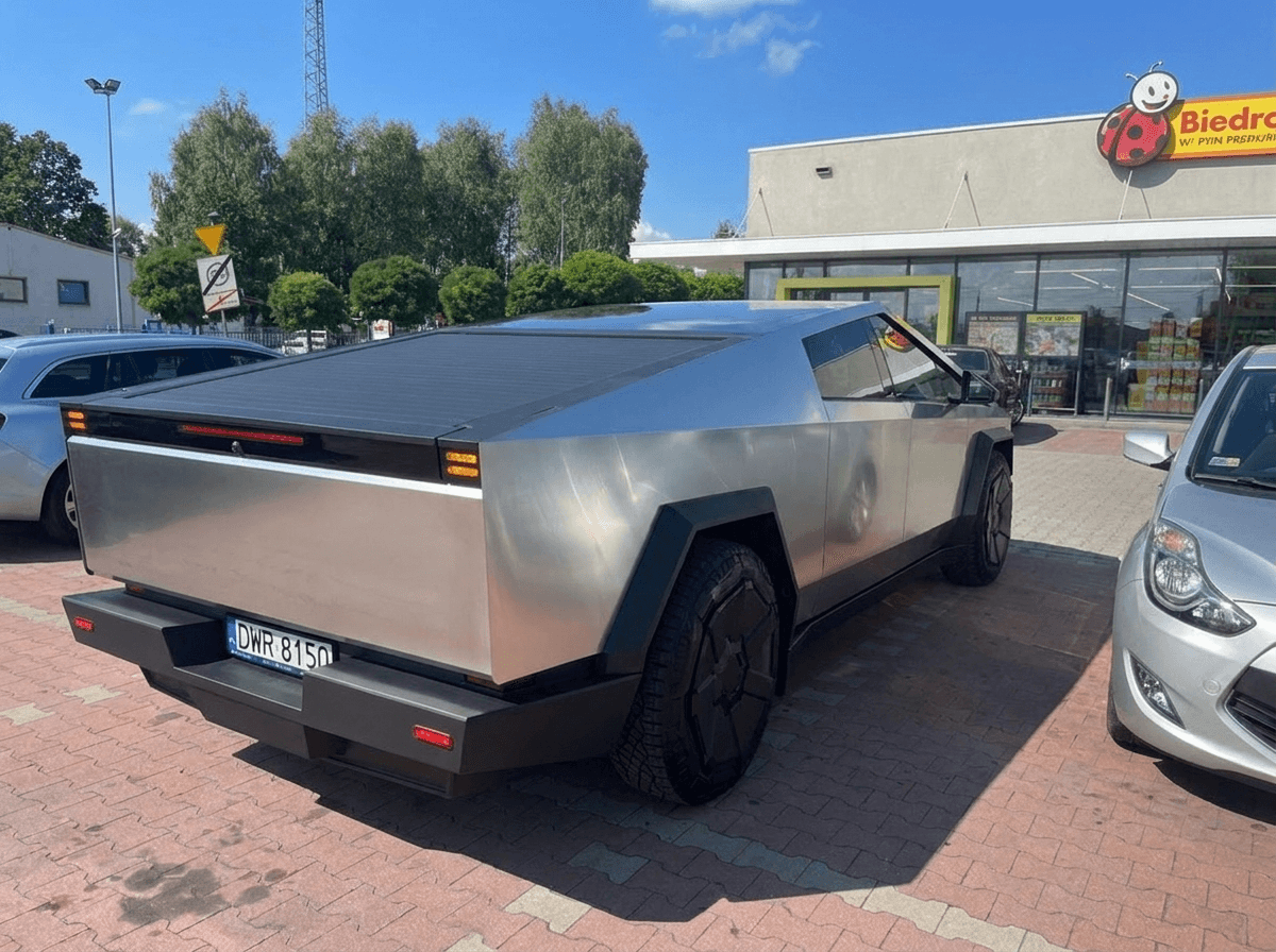 problemy-z-rejestracja-cybertrucka-tesla-w-europie